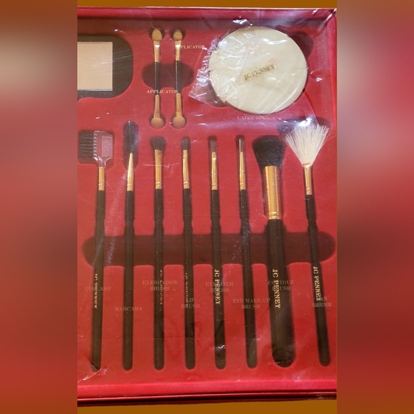 BRAND NEW JCPENNEY SIGNATURE COLLECTION ~ 18 PIECE COMPLETE MAKE-UP BRUSH SET - Picture 3 of 5